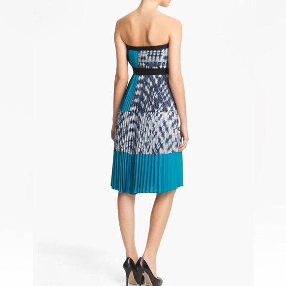 NWT BCBG MAXAZRIA " GEORGETTA"  Strapless Pleated Crepe Dress size Small - Picture 2 of 9